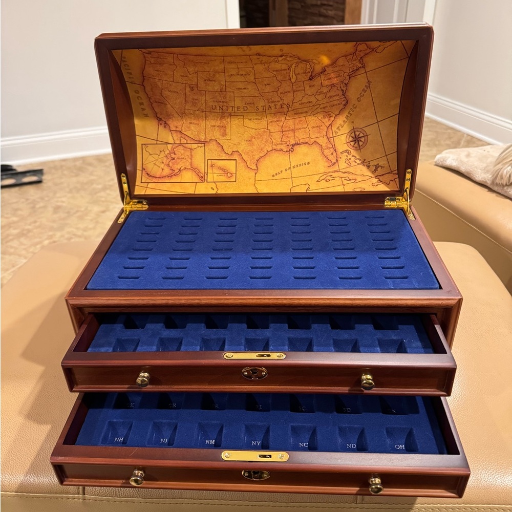 DANBURY MINT Wooden State Quarters Treasure Chest with Blue Velvet Interior - Picture 9 of 16